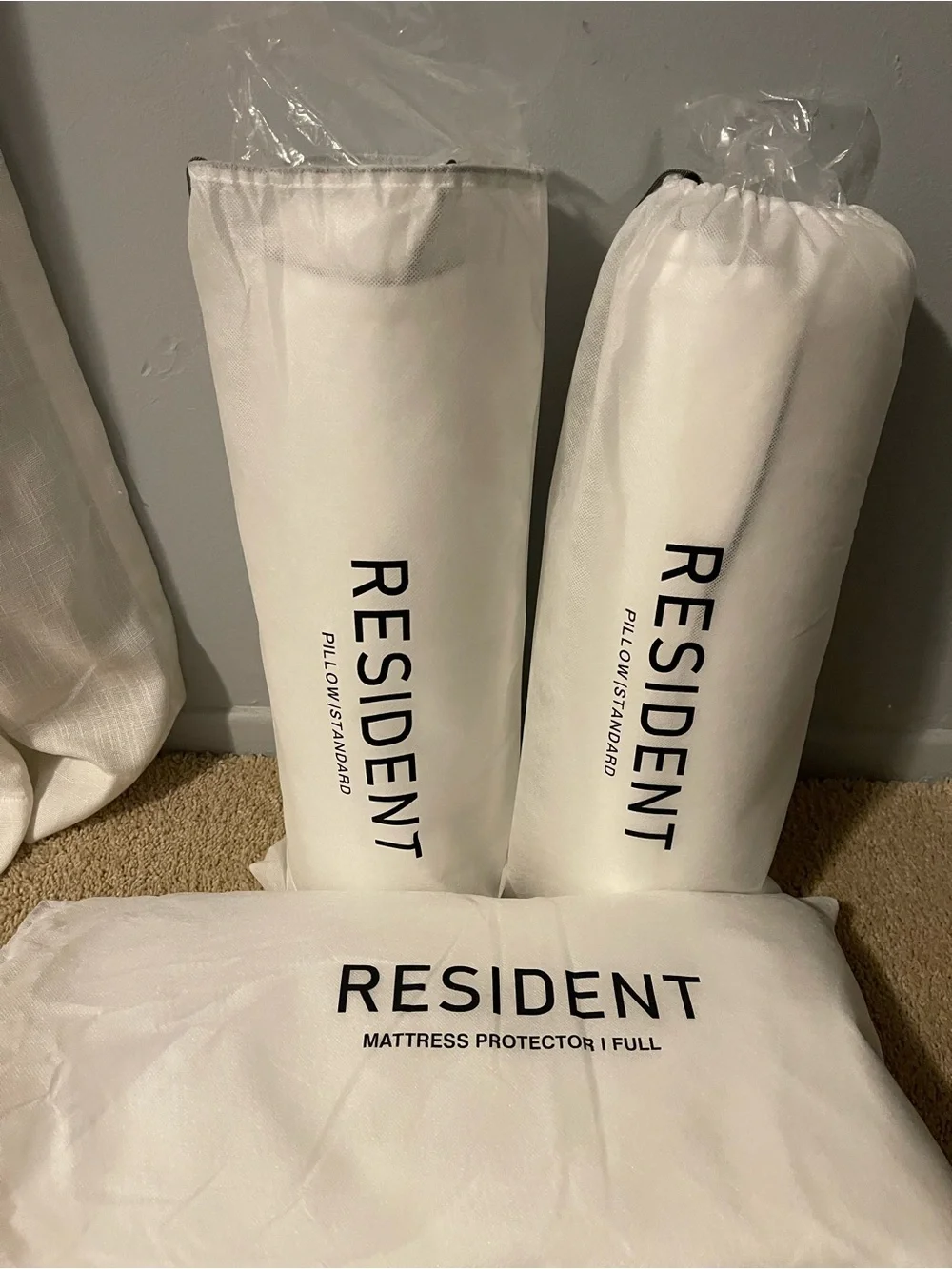 Full White Bedding Set with Pillows